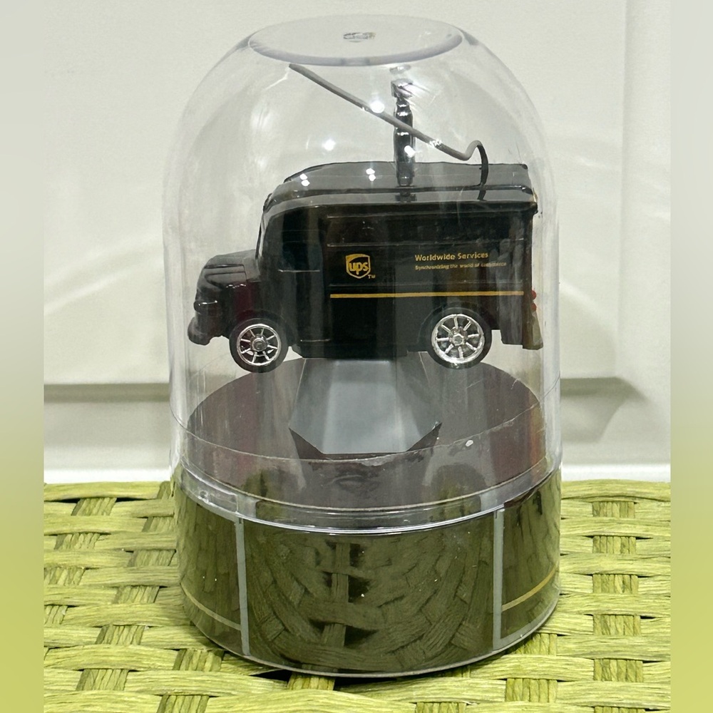 UPS Worldwide Services Die-Cast Truck Display Dome Collectible SEALED